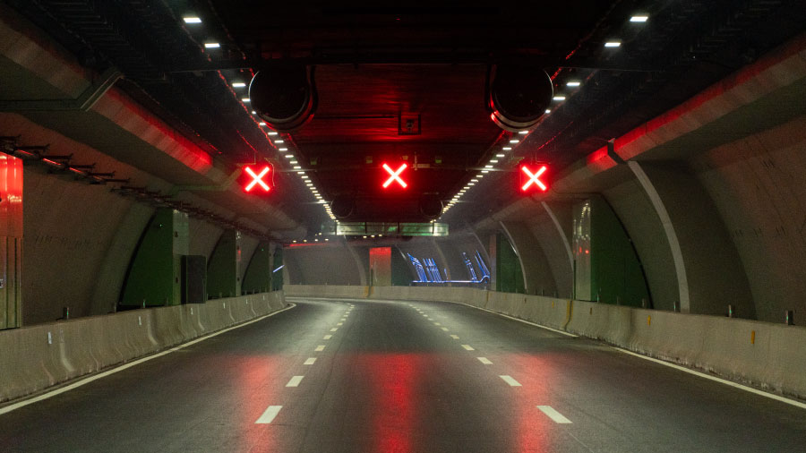 大香蕉9草在线反射式隧道燈應用實例