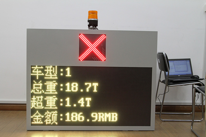 高速公路（lù）收費站：綜合信息顯（xiǎn）示屏