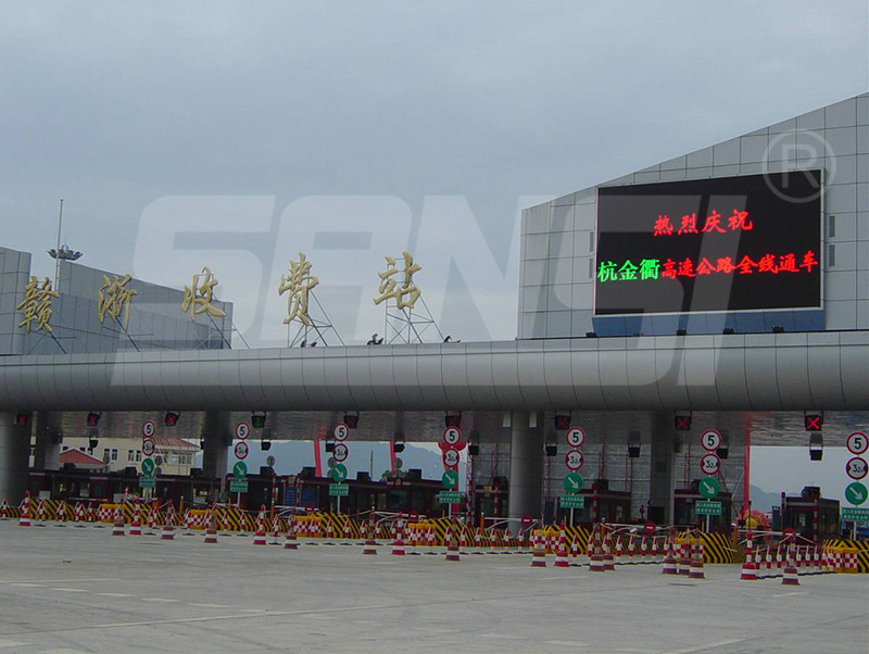 智能路況監控係統,搭載,可變信息情報板,提升駕駛安全體驗（yàn）,LED誘導屏