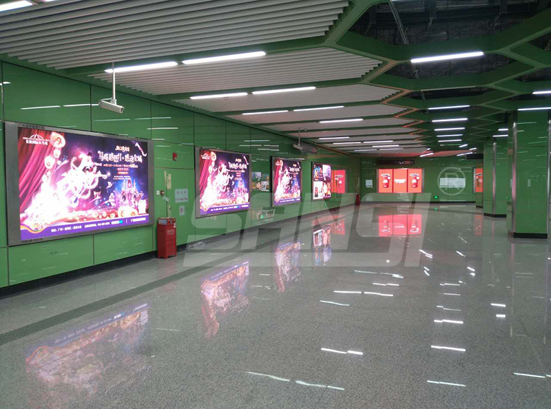 地（dì）鐵站,移動,大屏