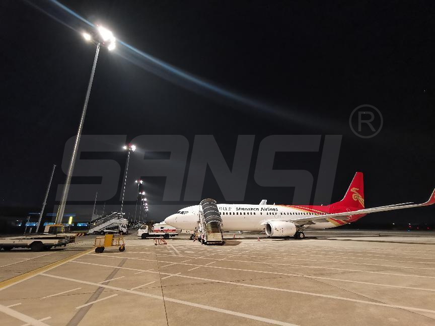 大香蕉9草在线,機坪高杆燈,照亮天空,保障航(háng)空安全,旅客出行