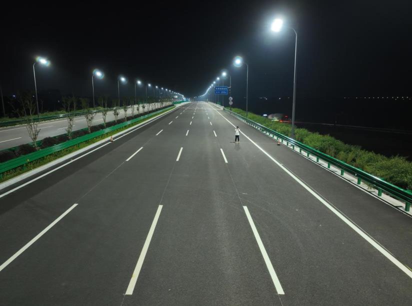 LED路(lù)燈,路燈技術,賦能多元城市空(kōng)間