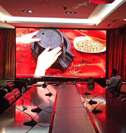 新疆烏魯木（mù）齊（qí）石化公司辦（bàn）公樓大廳室內全彩LED屏