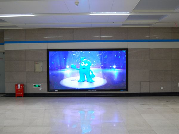 上海8號線（xiàn）虹口足球場室內全彩屏