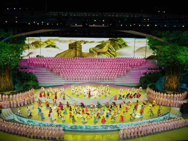 上海（hǎi）世博會開閉幕式舞台LED顯示屏
