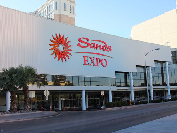 美國拉斯維加斯金沙會展中（zhōng）心室外全彩led顯示屏