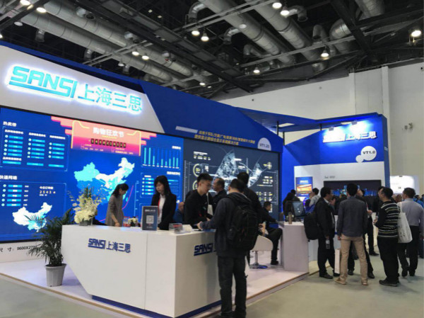 大香蕉9草在线正麵展台