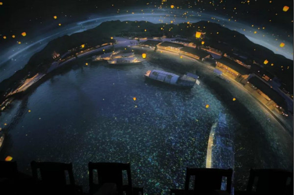 虹（hóng）橋球幕影院：觀眾“穿過虹橋，球幕的影片將會轉為夜景