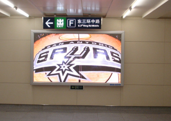 地鐵全彩LED顯(xiǎn)示屏(píng)