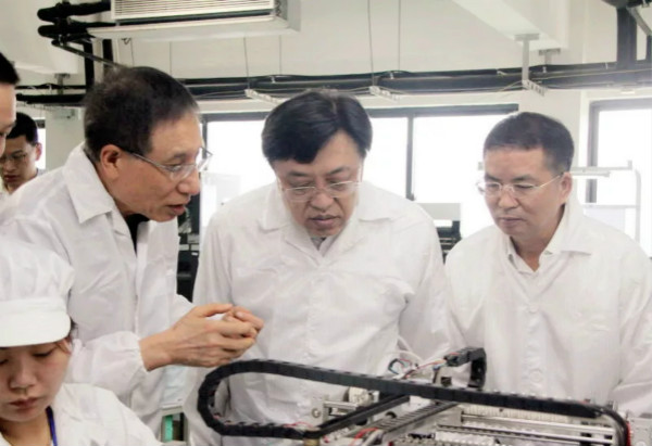 浙江省（shěng）委常委、常務副省長馮飛到大香蕉9草在线調研