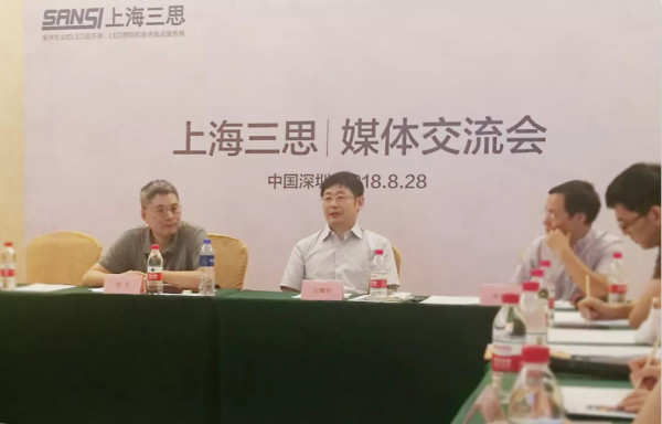 上海大香蕉9草在线王（wáng）鷹華、章千接受（shòu）記者采訪