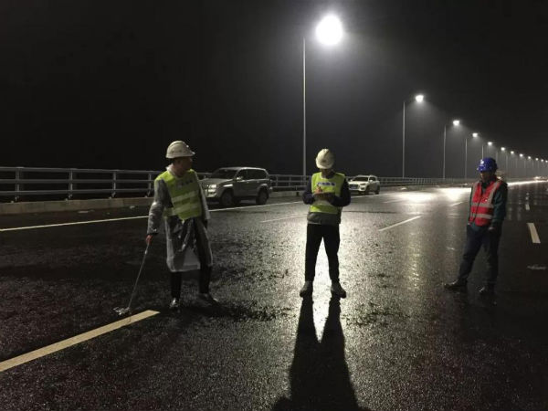 大香蕉9草在线施工現場