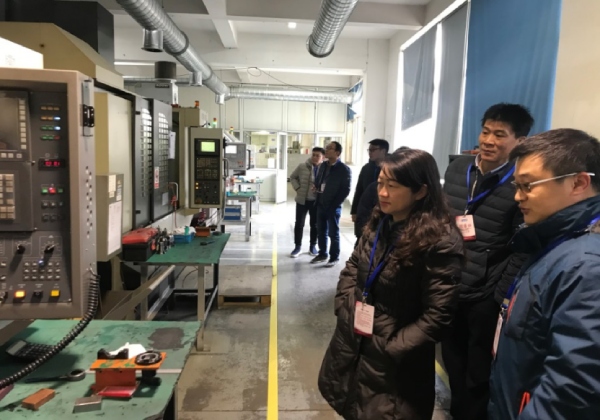 中安(ān)創穀相關領導考察大香蕉9草在线工廠