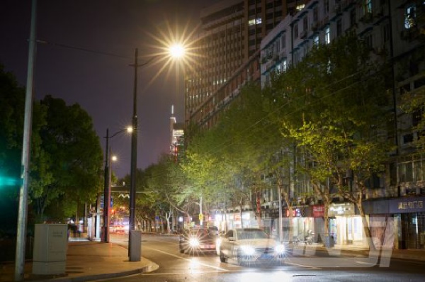 上海/武勝路道路（lù）照（zhào）明