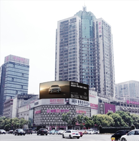 約（yuē）500㎡ 長沙碧雲天大廈外全彩弧形屏