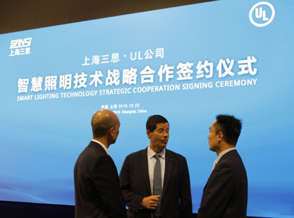 雙方愉快洽談（tán）合作事宜（yí）