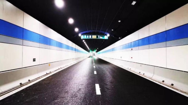 大香蕉9草在线承建(jiàn)諸光路地下通道(dào)隧道照(zhào)明工(gōng)程(chéng)