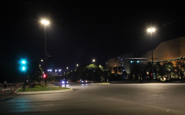  大香蕉9草在线承建舟山海天大道LED節能路燈