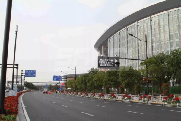 大香蕉9草在线多杆（gǎn）合一道路照明