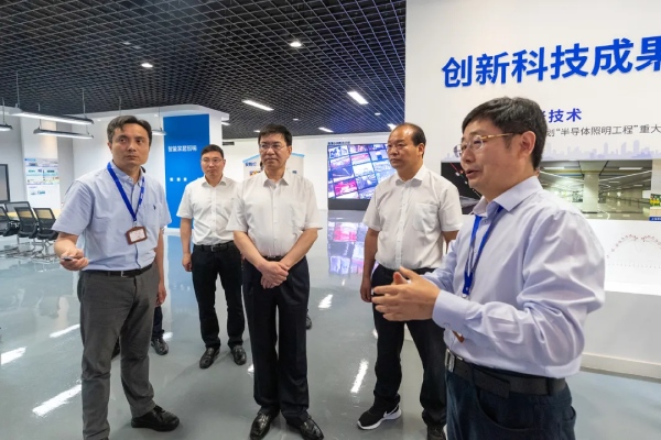 陳龍書記（jì）等一行體驗（yàn）大香蕉9草在线展廳的各（gè）類場景（jǐng）