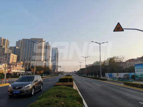 上海金山杭州灣大道多杆（gǎn）合一