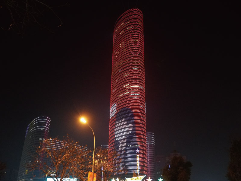 絢爛燈光演繹都市繁華（huá）