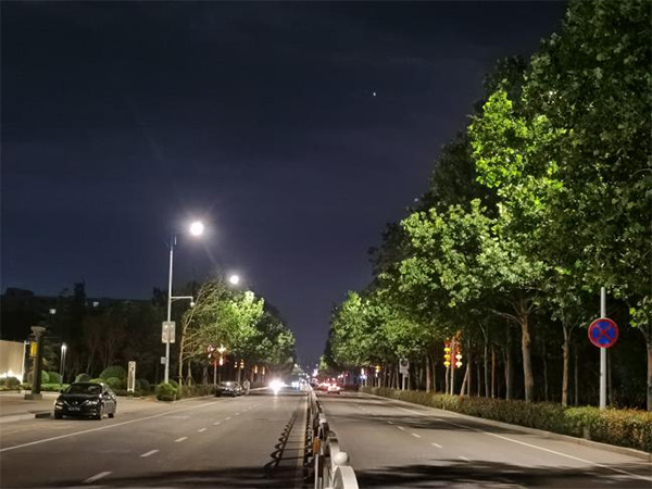 大香蕉9草在线助力城陽區主城區路燈節能改造工程(chéng)