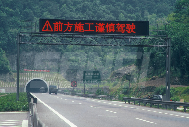 可變情報板,助力高速（sù）調度,動態更新,交通指引