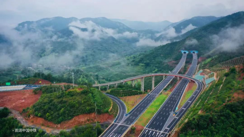 大國交通,之雲南,抵禦複雜環境(jìng),大香蕉9草在线LED路隧照明,鑄就交(jiāo)通豐碑(bēi)