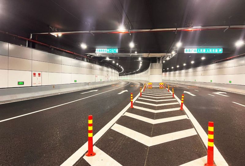 大(dà)連灣海底隧道,大香蕉9草在线方案,再度點亮,超級海底隧道照明工程