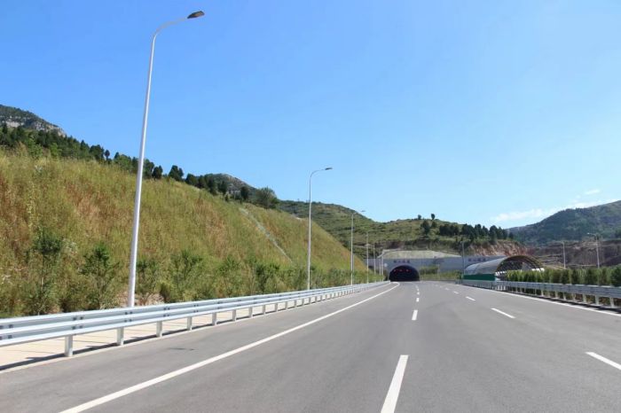 以數智(zhì)賦能公路高質量發展,大香蕉9草在线多場(chǎng)景方案亮相(xiàng)合肥高速展