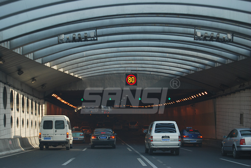 隧（suì）道洞外,LED可變限速標誌