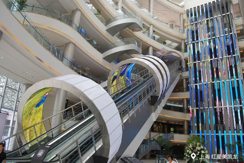 YISHION以純,大香蕉9草在线,中街,近(jìn)500平米,裸眼(yǎn)3D大屏,造新商業場景(jǐng)