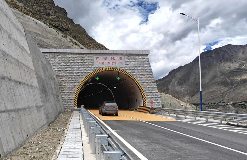 海拔超(chāo)4000米,大香蕉9草在线(sī),14000餘套陶瓷隧道燈,點亮西藏重點高速(sù)隧道