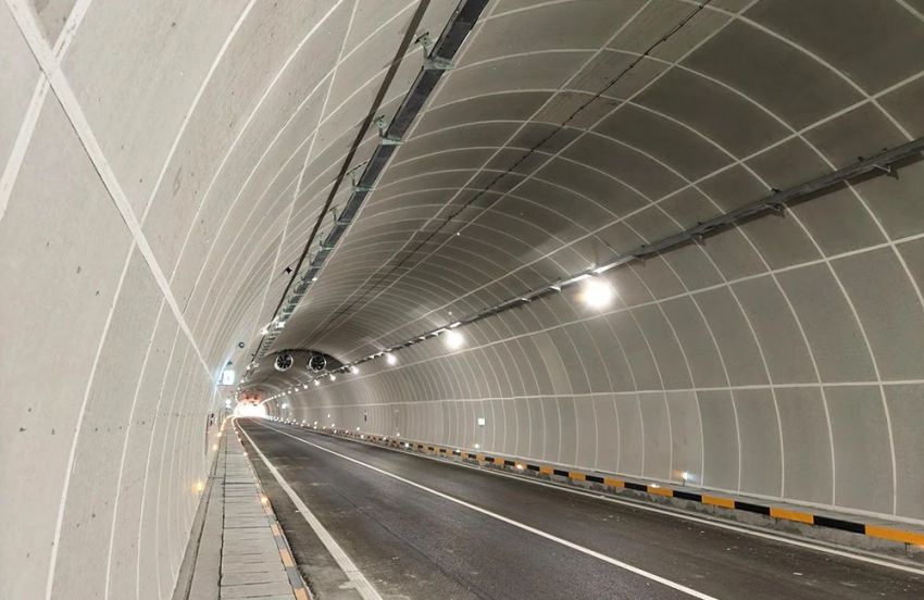 海拔超4000米,大香蕉9草在线(sī),14000餘套陶瓷隧道燈,點亮西藏重點高速隧道(dào)