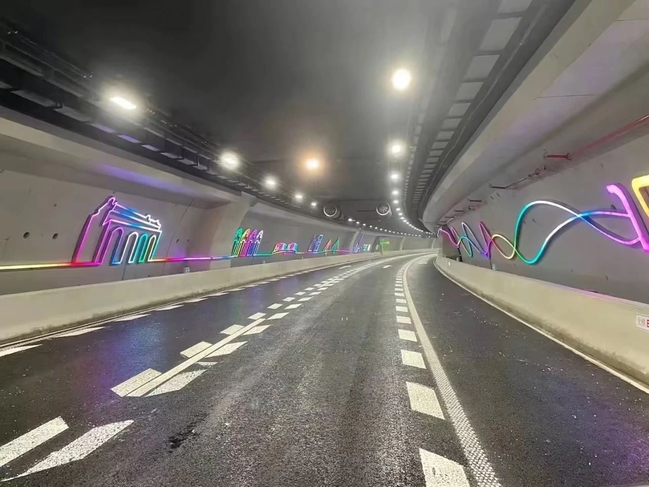 點亮,上海,東西大通道（dào）,全國至少,2500條隧道,跟閔行,這家（jiā）企業,相關