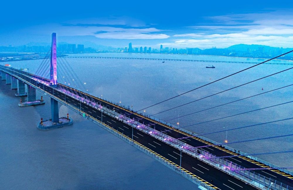 點亮（liàng）,上海,東西大通道,全國至少,2500條（tiáo）隧道,跟閔行,這家企業,相關