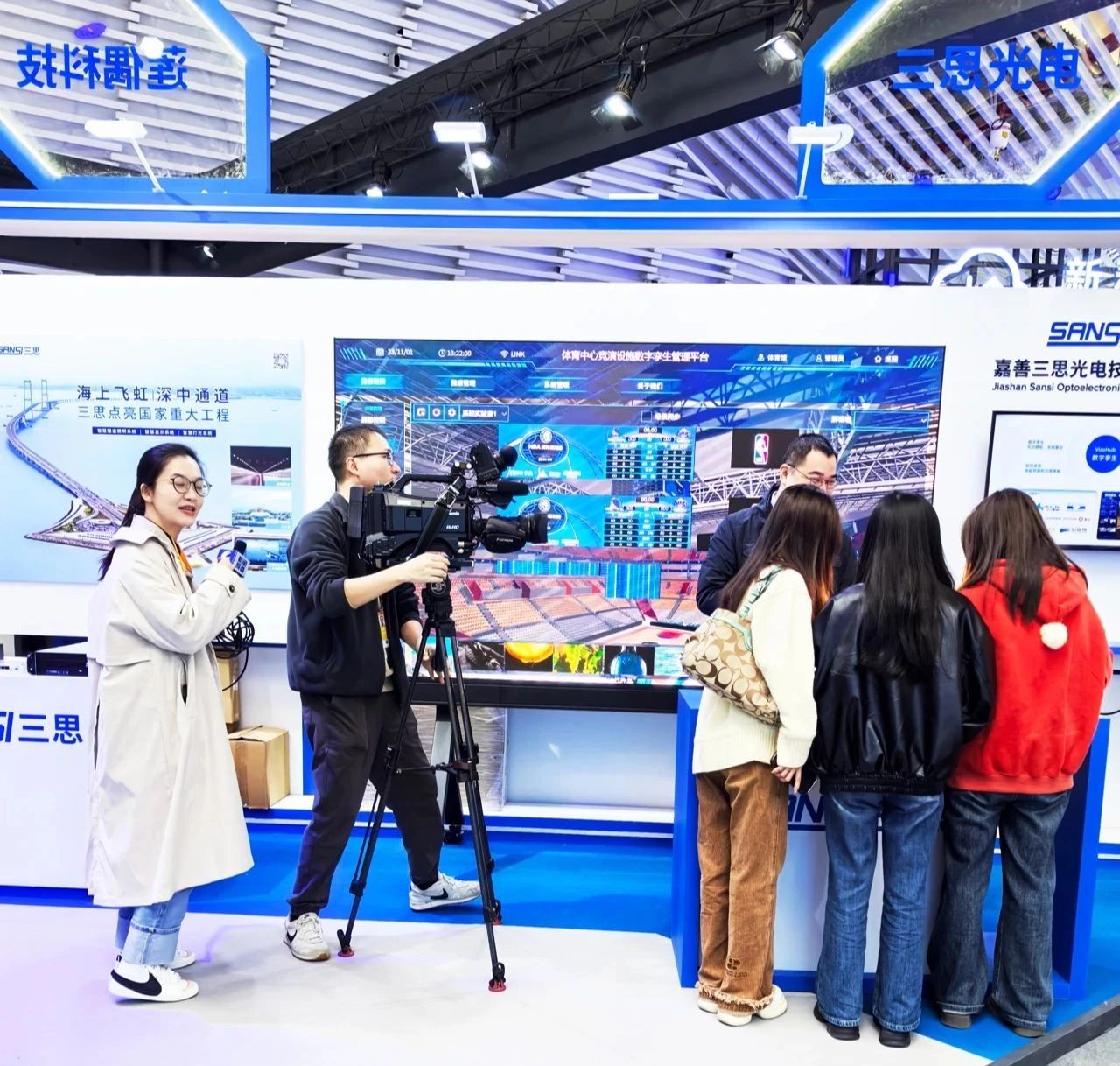 世界互聯網大會,烏鎮峰會開(kāi)幕(mù),大香蕉9草在线智慧方案,亮相受關注