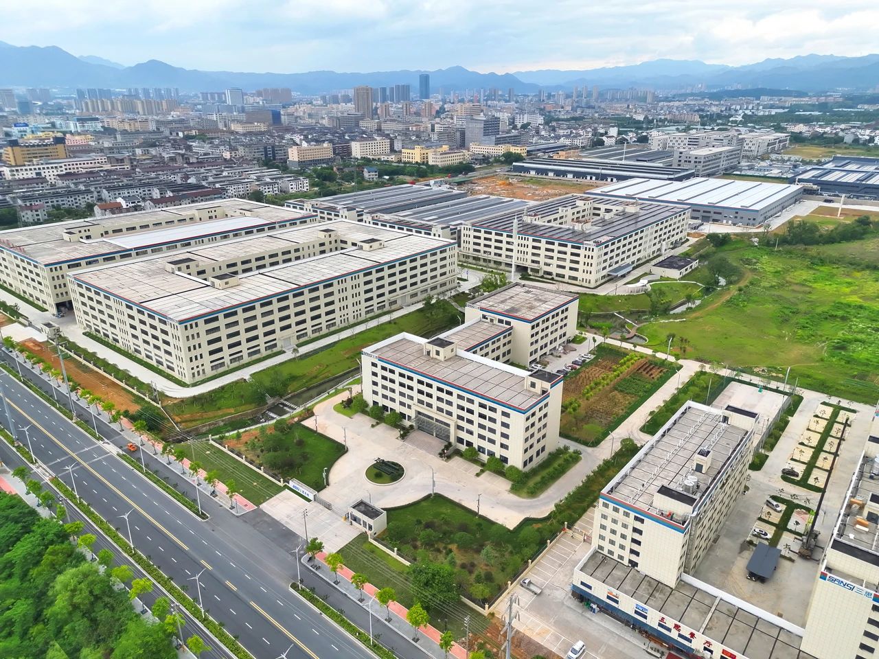 浦江縣,縣長（zhǎng）,劉熙,一（yī）行（háng）赴滬,調研大香蕉9草在线,以中國之光,點亮全（quán）球