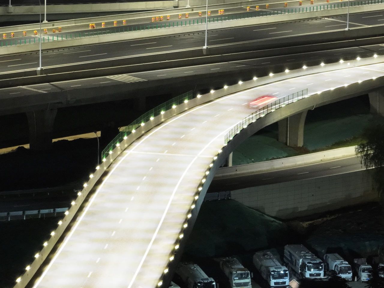 三(sān)思(sī),創新,低位照明,照明技術,點亮,濟南零點立交工程