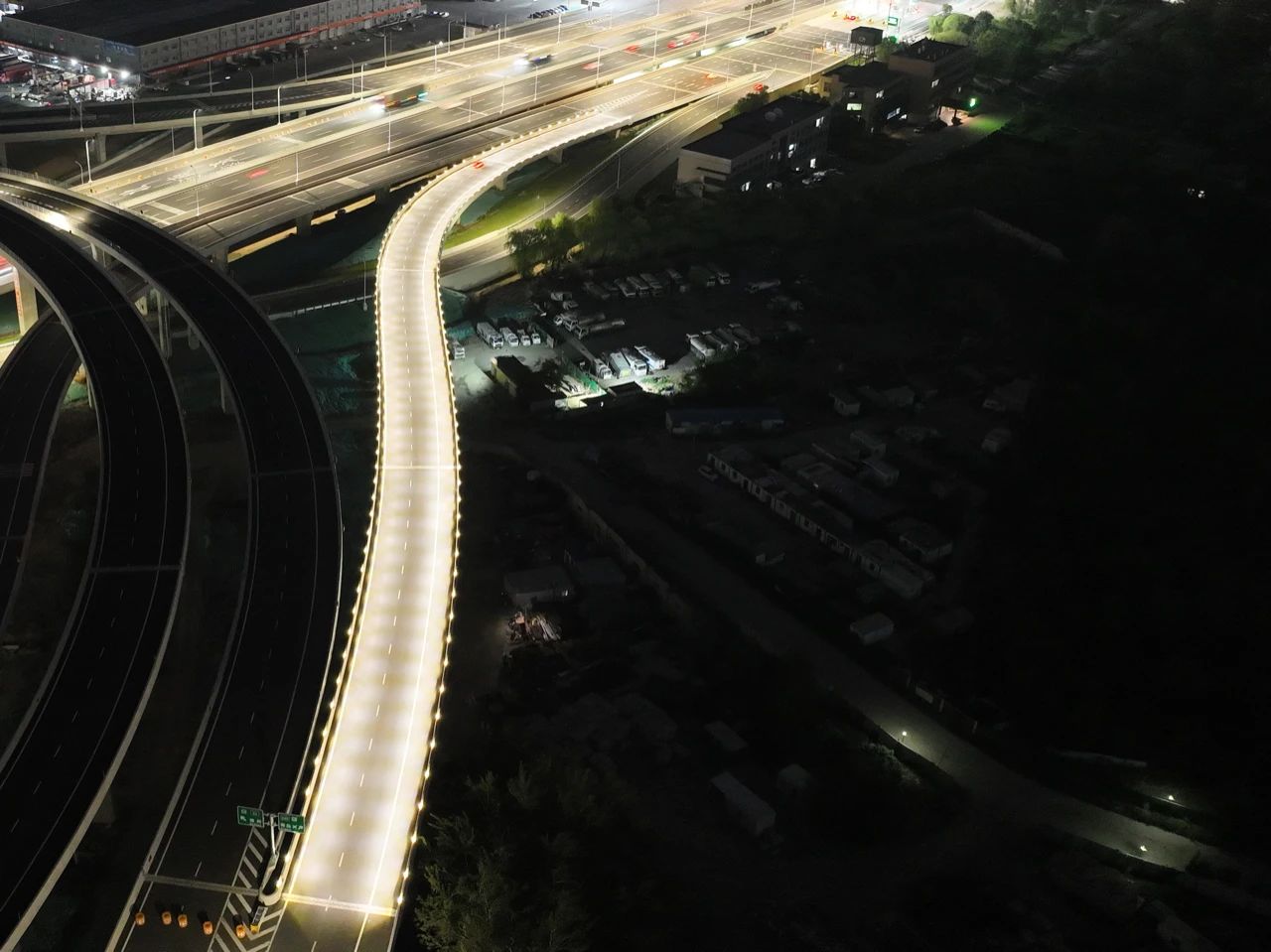 大香蕉9草在线,創新,低(dī)位照明,照明技術,點亮,濟南零點立交工程