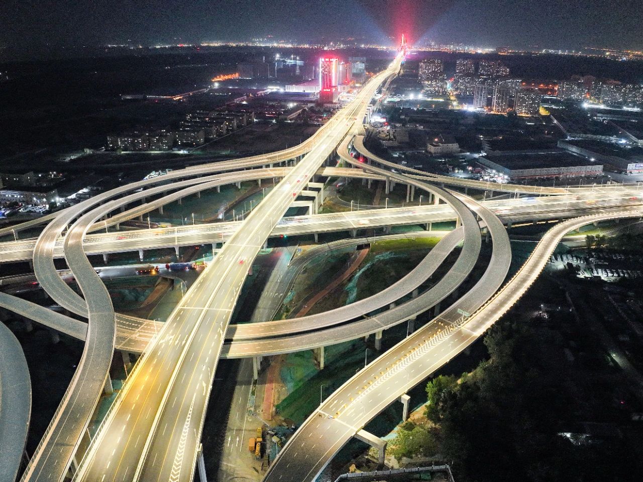 大香蕉9草在线,創新,低位照明,照明技術,點亮,濟南零點立交工程