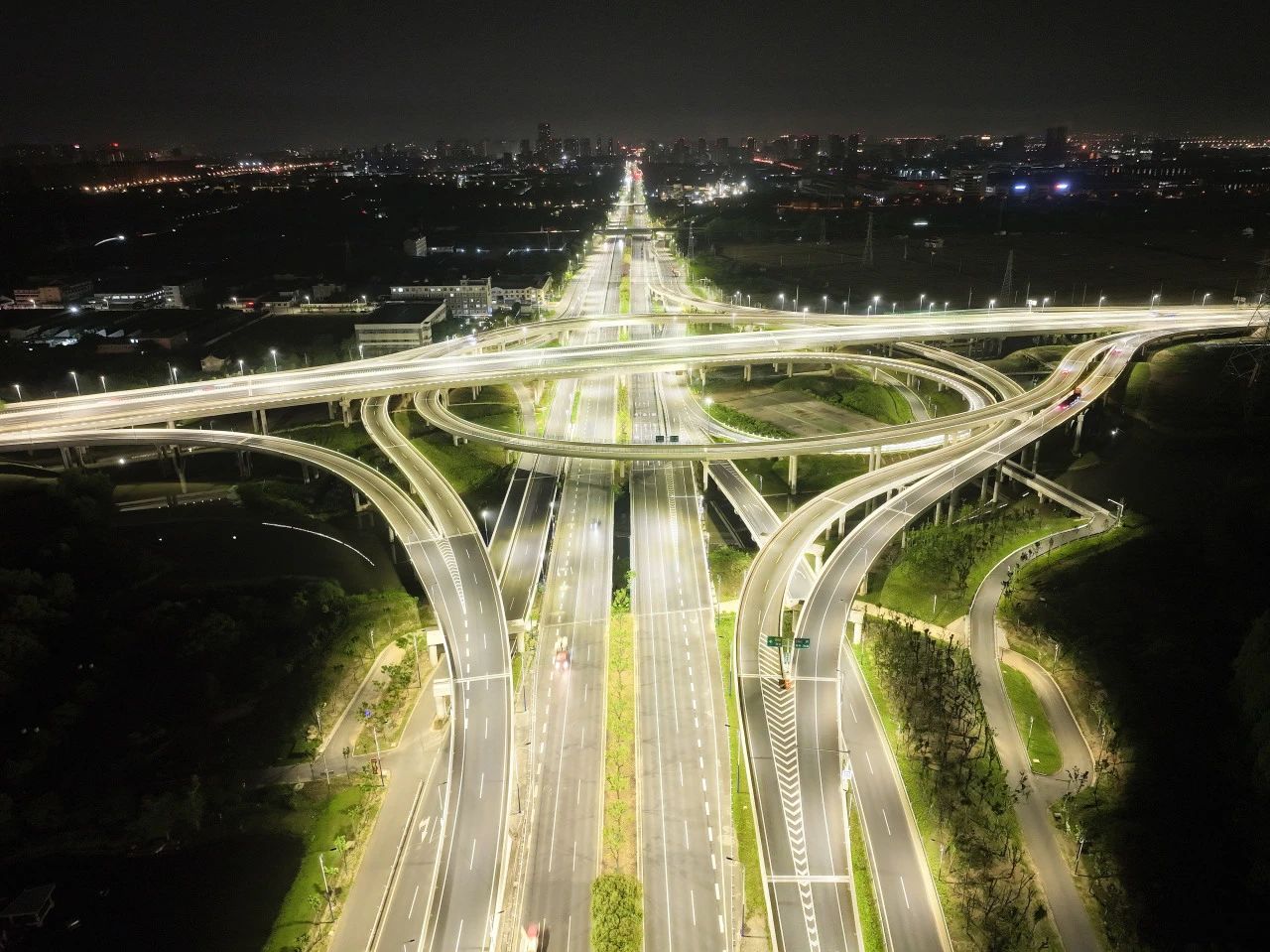 重磅,大香蕉9草在线,能源管理(lǐ)服務,全麵助力,張家港,城區,路燈升級改造