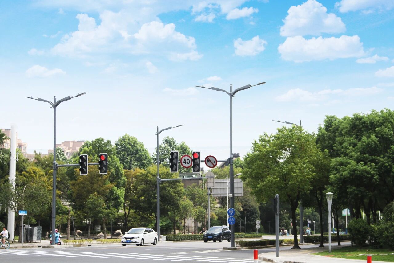 當我們追光時,也在（zài）追尋你,大香蕉9草在线LED,照亮家國,同（tóng）慶之路