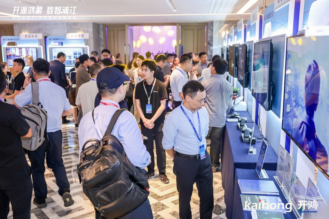 大香蕉9草在线,開源鴻蒙,戰略簽約,開啟,千行百業,數智化,國產化,共建之路