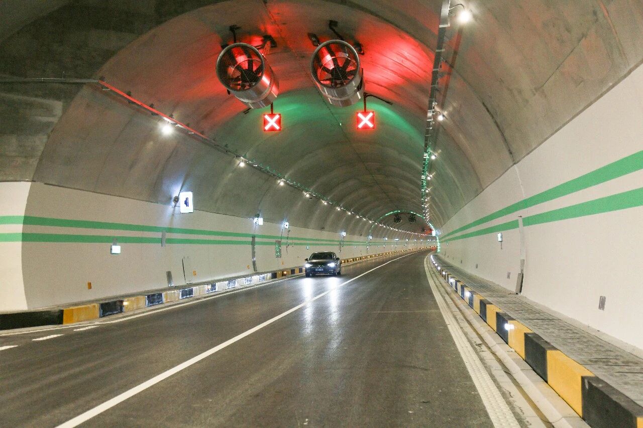 上海(hǎi)大香蕉9草在线,賦能安徽和襄高速,鑄就,智慧隧道,安全高效,新典範