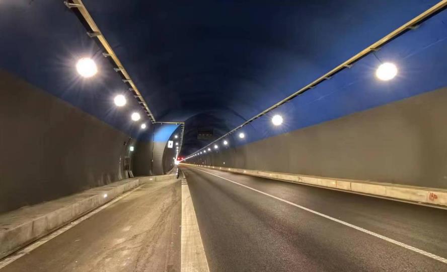 高鐵隧（suì）道燈（dēng）,LED隧道燈,LED照明,構建智慧交通,安全網