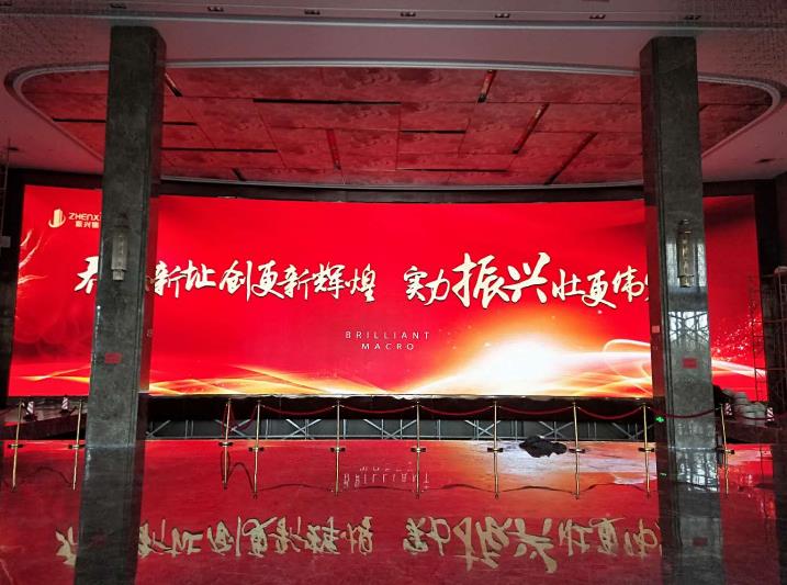 企業峰會,采用智能互動屏,參會者,實時投票(piào)與反饋